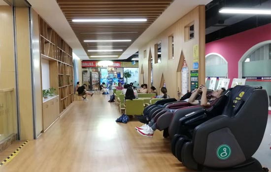 按摩椅怎样拆卸和搬运（按摩椅太重怎么搬动）